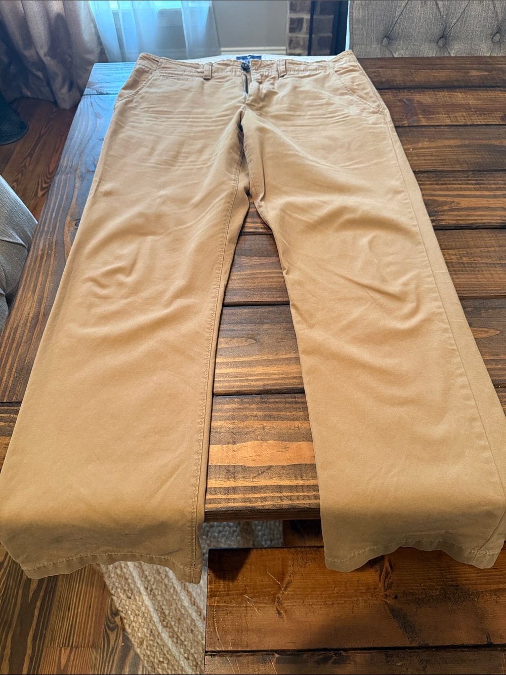 American Eagle Outfitters Men's Chinos pants in Tan. 34/34. Great shape.